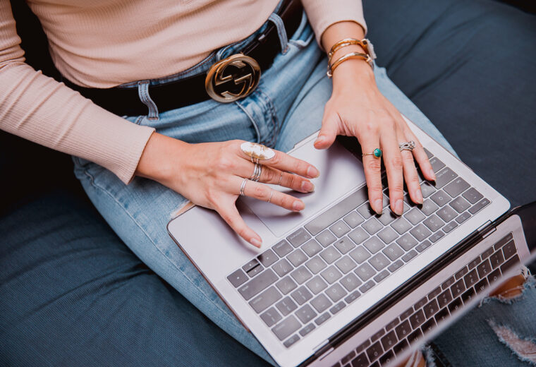 Chronic Illness Goes Online: Community, Positivity, and Setting Boundaries